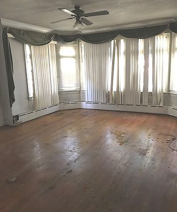 4th image of 7920 S Crandon Ave
