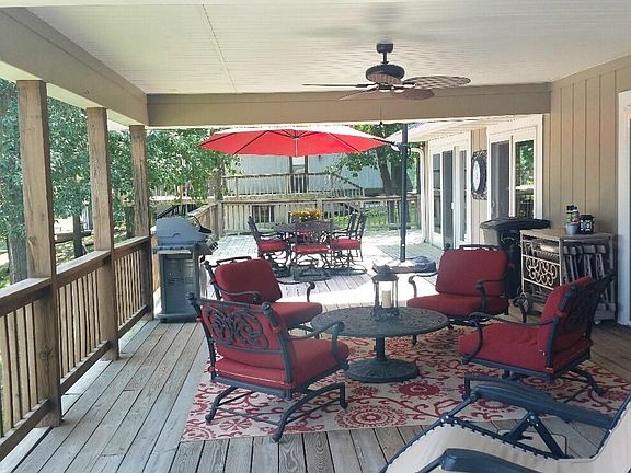 Partial Covered deck entertaing area