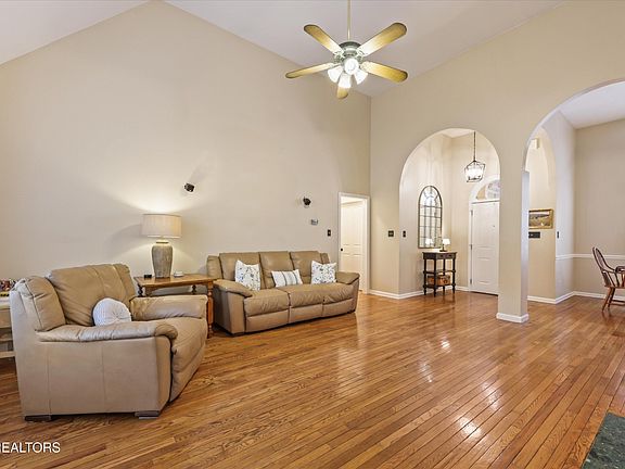 4th image of 2369 Conners Creek Cir