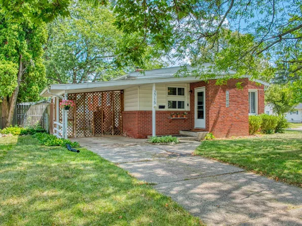 2715 Chatham Rd, Lansing, MI 48910