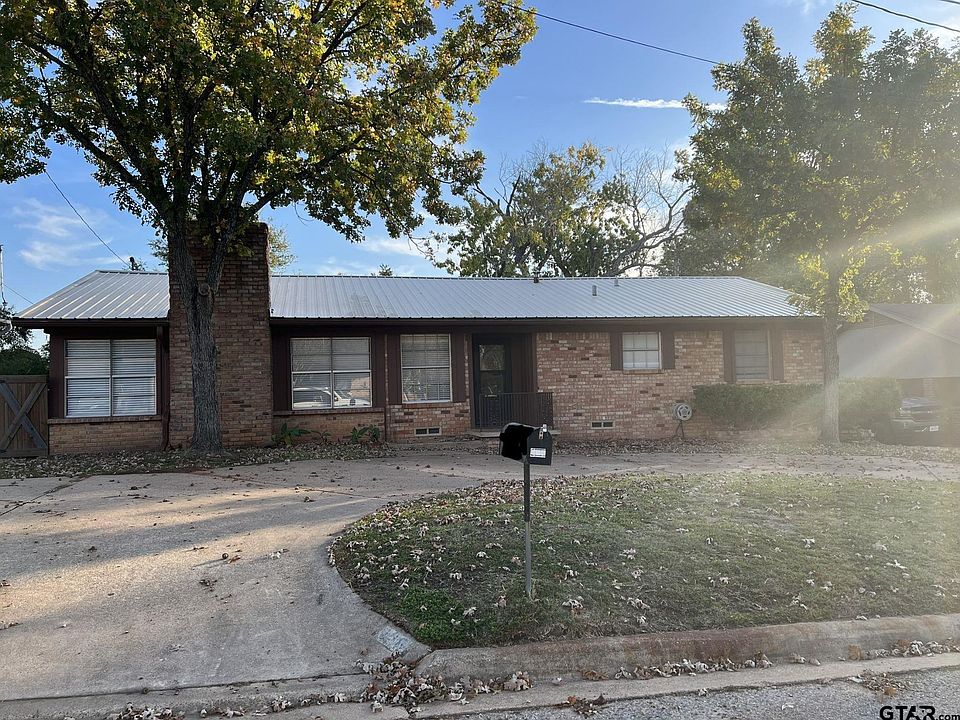 1st image of 128 Laura St