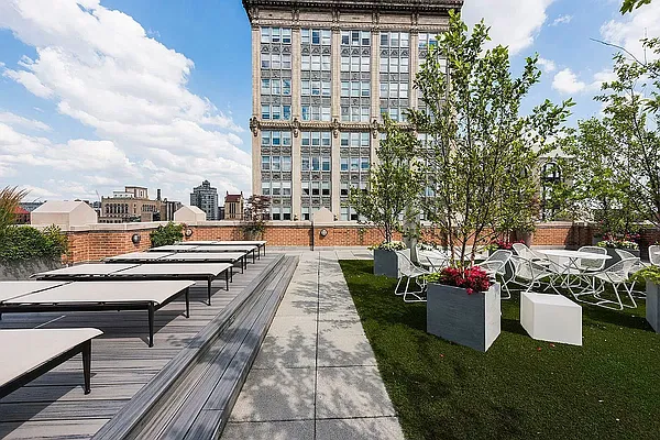 Rented by SERHANT. | media 16