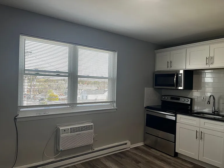 21 Davis Ave — Photo 5