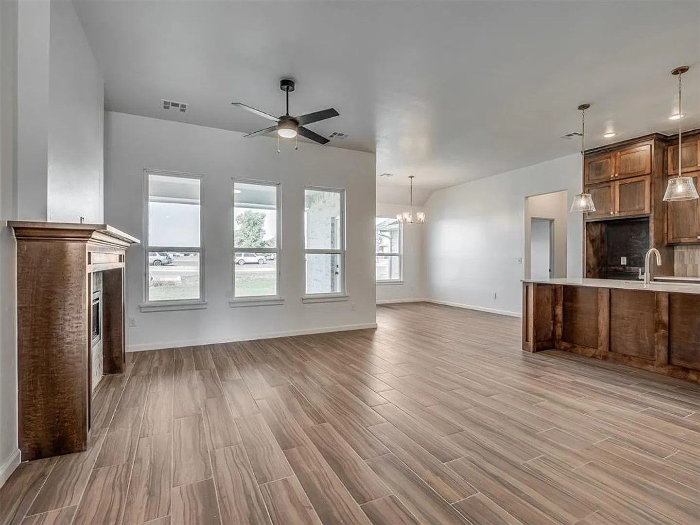 Brand New Home In Mustang! — Photo 3