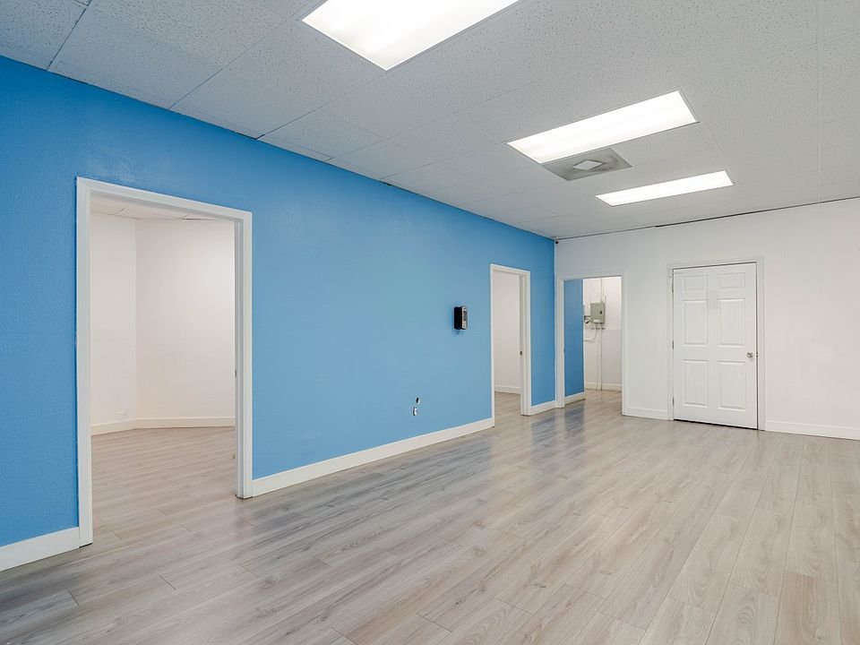 2nd image of 516 W Lancaster Blvd #1