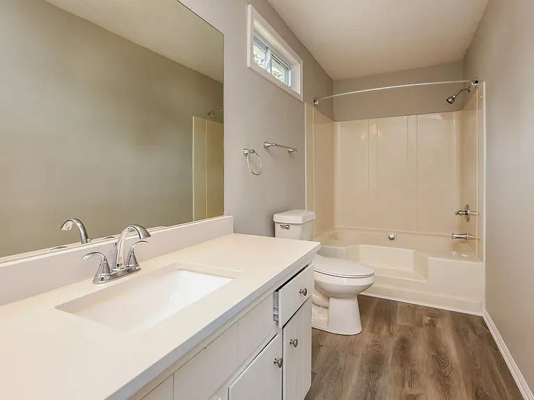 649 Edwards Ct — Photo 14