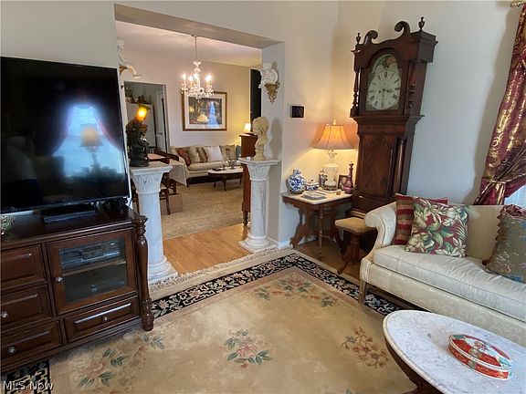 5th image of 101 Ridgeway St