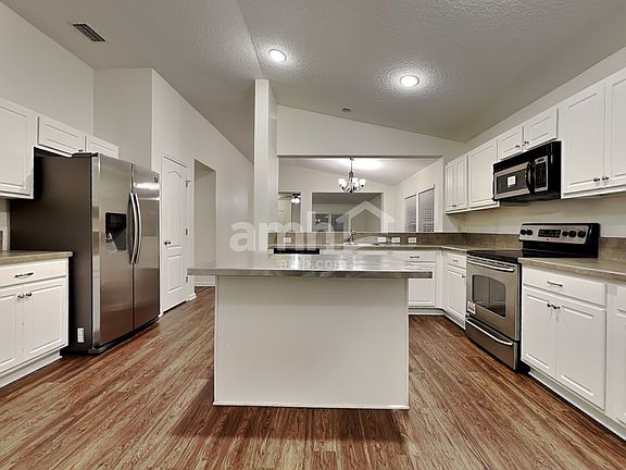 3rd image of 76083 Deerwood Dr