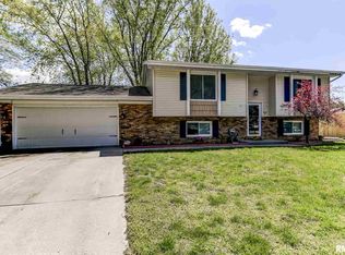 838 Evergreen Dr, Chatham, IL 62629