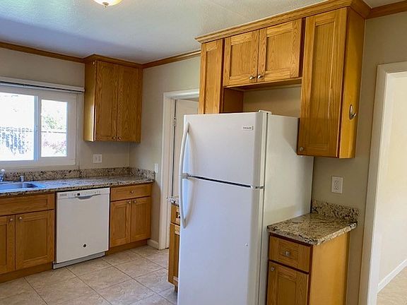 4th image of 581 Lancaster Way