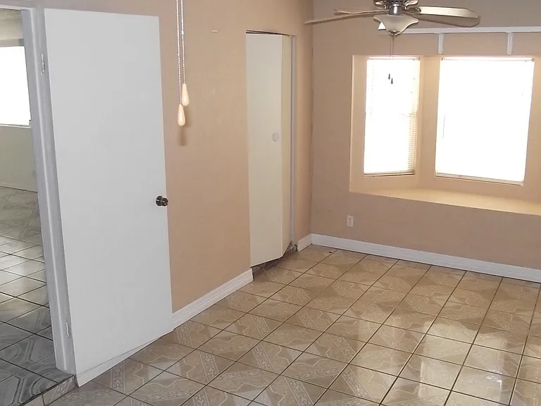 5008 Royal Dr — Photo 6