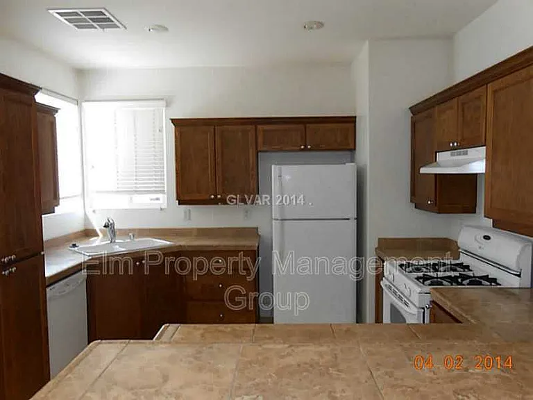 9795 Waukegan Ave — Photo 2