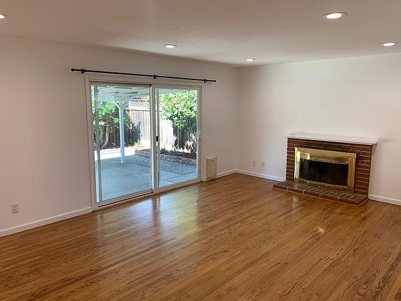 4th image of 3177 Longdale Dr