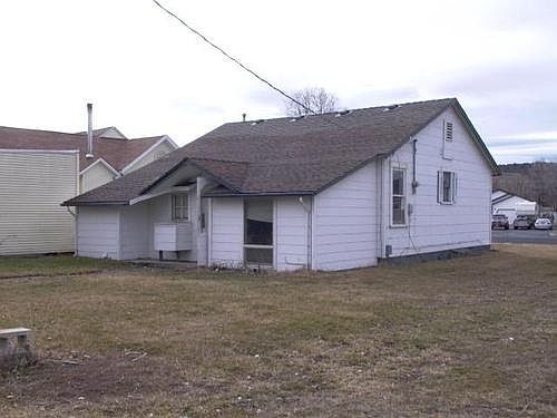 3rd image of 618 NW Fairmont St