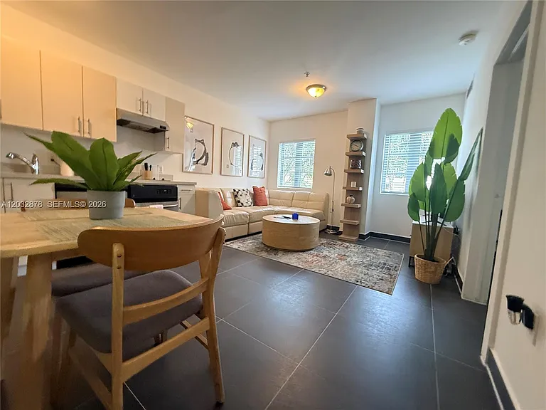 1600 Euclid Ave #102 — Photo 5