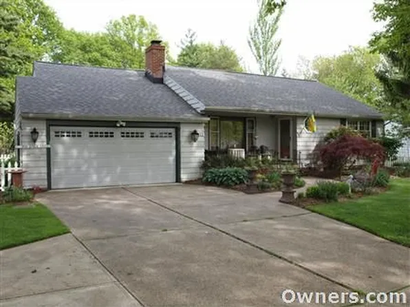 411 Douglas Blvd, Richmond Heights, OH 44143
