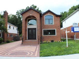 20915 Richland Ave, Oakland Gardens, NY 11364