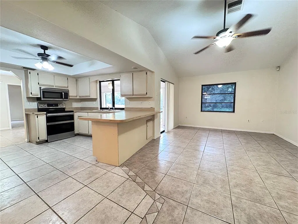 3 bed, 2.0 bath, 1849 sqft, $1,900 — Photo 3
