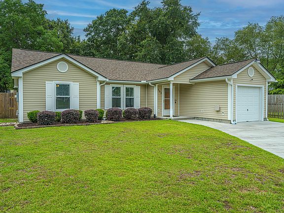 3rd image of 103 Felicia Ct