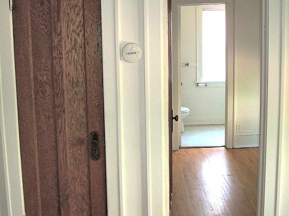 2nd image of 35 Lexington Pkwy S APT 29
