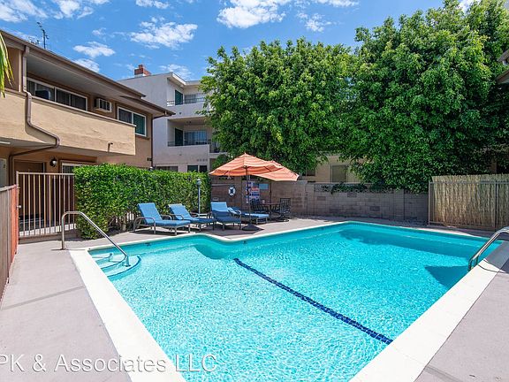 3rd image of 1300 S Barrington Ave APT 2