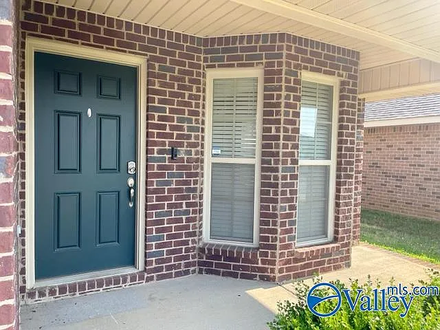 3 bed, 2.0 bath, 1727 sqft, $1,850 — Photo 2