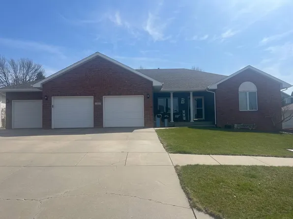 1902 Blackberry Dr, Norfolk, NE 68701