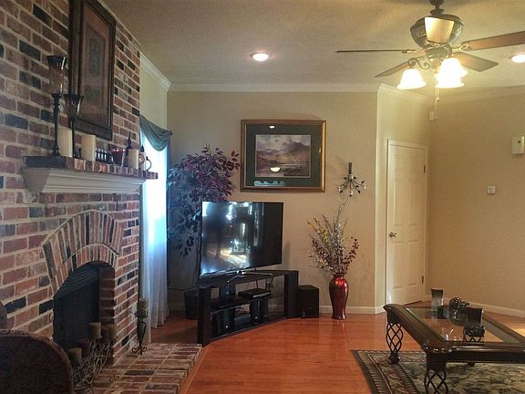 3rd image of 9690 Meadowcreek Dr
