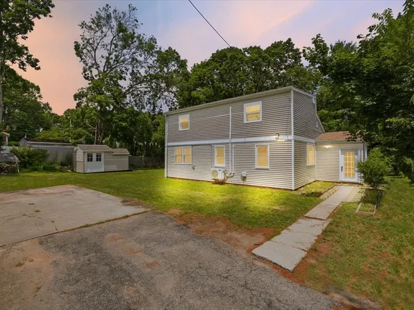1649 Rodman St, Fall River, MA 02721