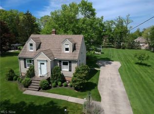 715 Mapleview Dr, Seven Hills, OH 44131