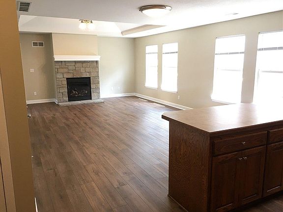 2nd image of 2318 E Willow Point Cir