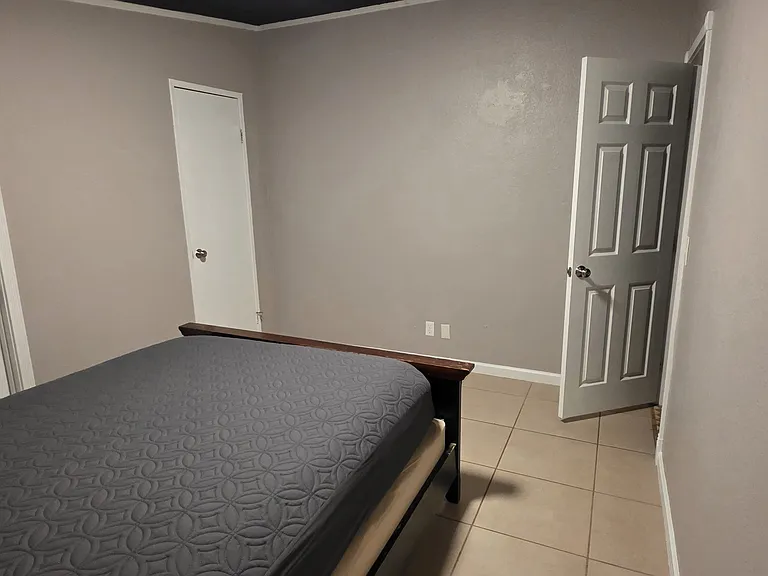 1813 W Shiprock St — Photo 1