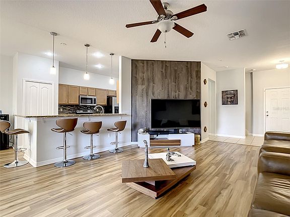 4th image of 1523 Priory Cir