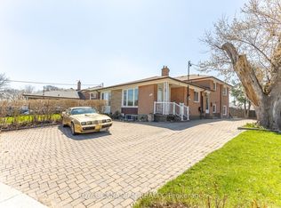 16 Gambello Cres, Toronto, ON M3J1W3