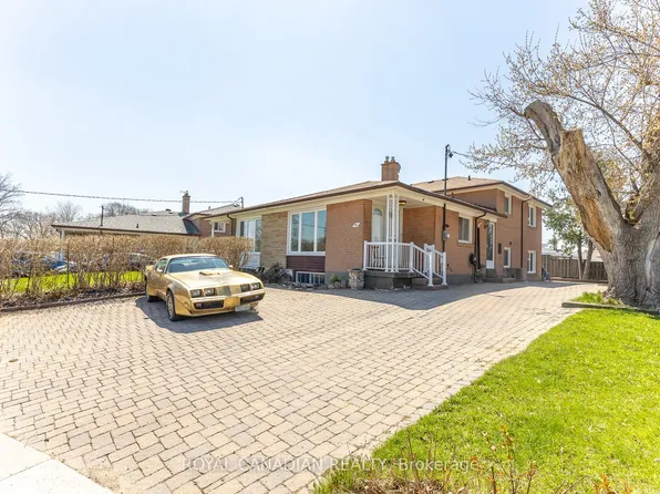 16 Gambello Cres, Toronto, ON M3J 1W3