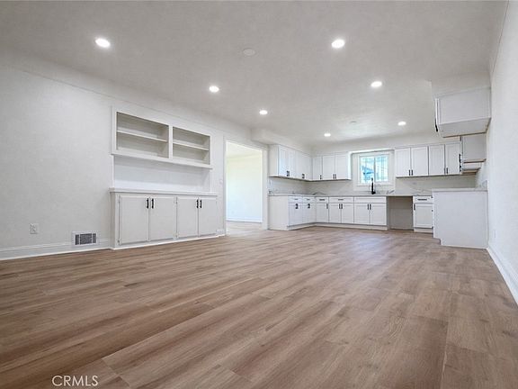 4th image of 17468 Grevillea St