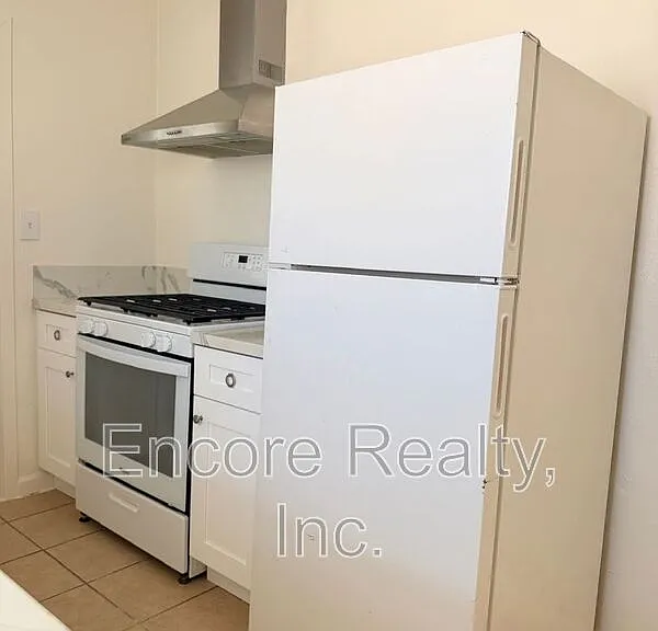549 McIntosh St #D — Photo 7