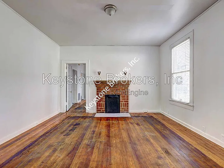 1282 Baker Dr — Photo 3