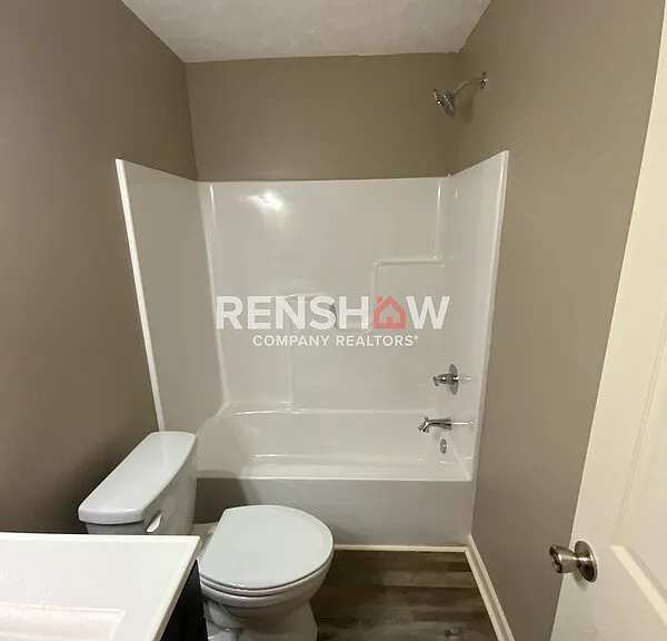 137 Hawthorne Ave — Photo 8