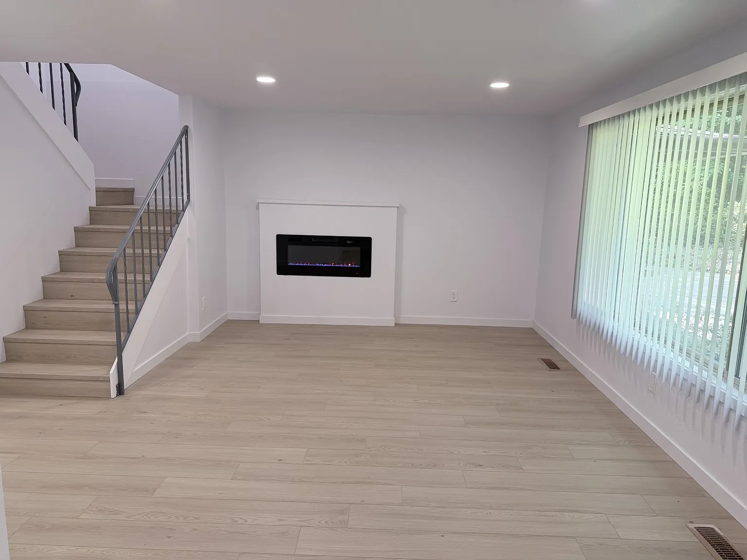 2 bed, 1.5 bath, 1369 sqft, $2,570 — Photo 4