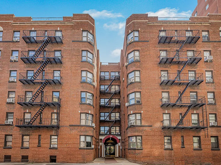 208 E 28th St #6L — Photo 17