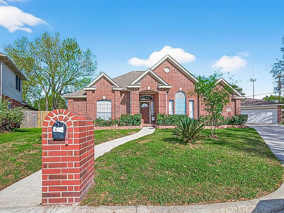 3rd image of 20839 Rivershire Ln