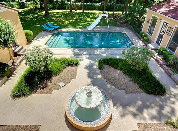 4th image of 3001 Santa Monica Dr