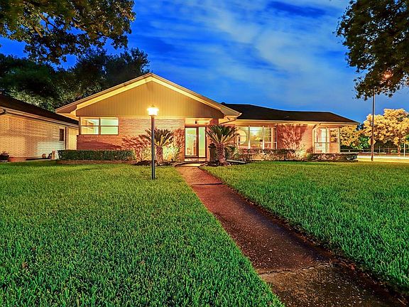 3rd image of 2215 De Milo Dr
