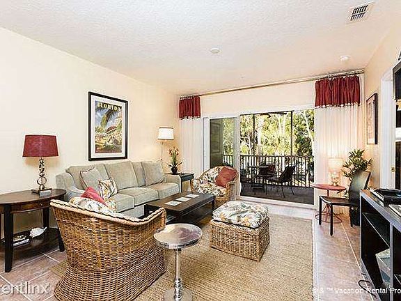 The living room is airy and pleasant