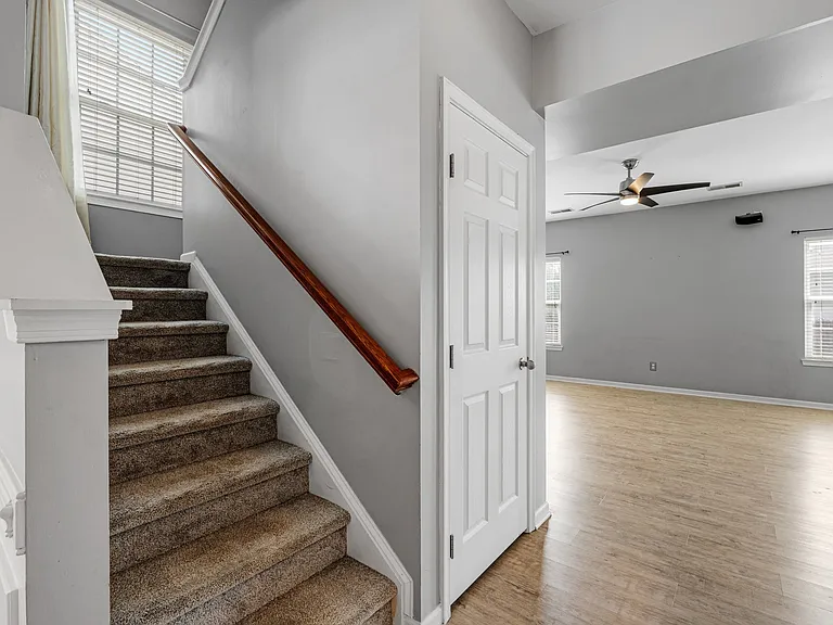 27 Madeline Cir — Photo 8