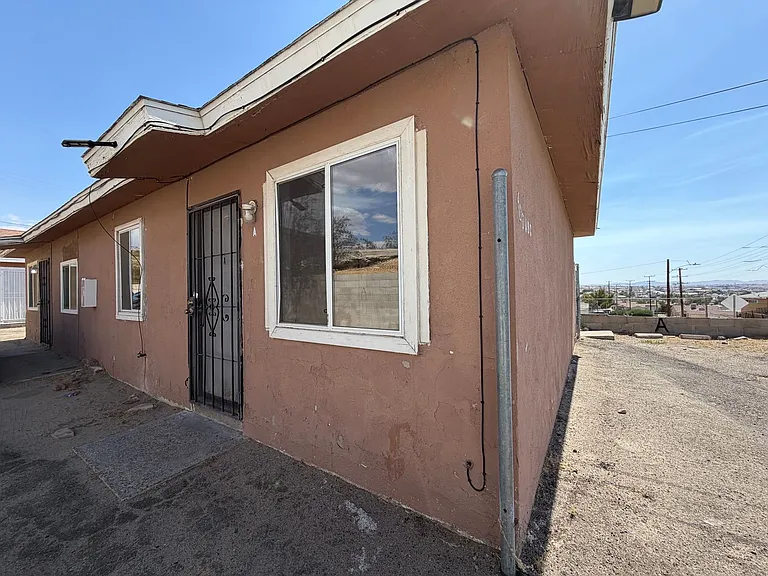 P156 — Photo 2