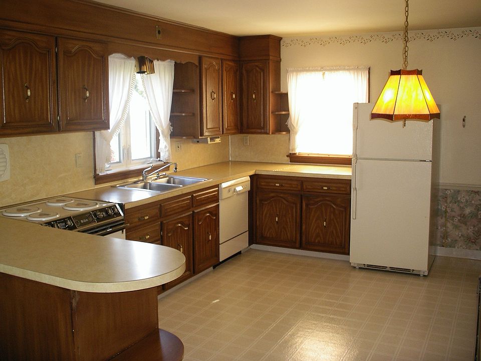2nd image of 251 Maple Ave