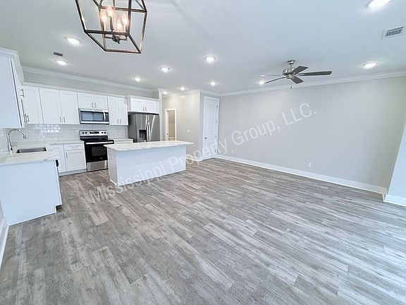 4th image of 337 Stillwater Ln