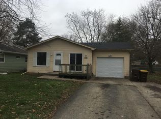 82 Woodbine Dr, Crystal Lake, IL 60014